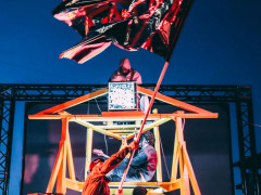 INSTALACIÓN ESCULTÓRICA COMO SOPORTE PARA MEDIOS AUDIOVISUALES